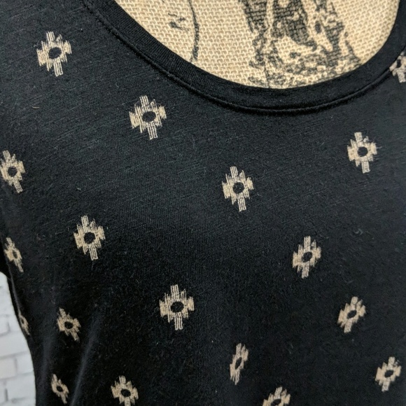 Old Navy Black Patterned Tank Top - Picture 2 of 3